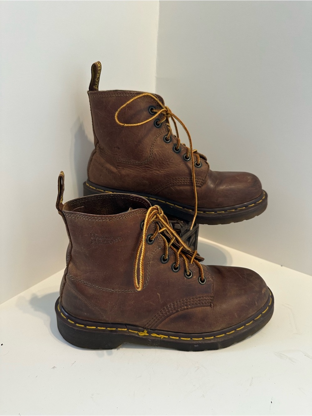 Dr. Martens Vintage Brown Lace Up Leather Boots Woman’s Size 5 (Missing Insole)